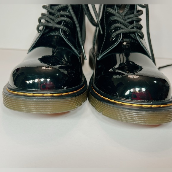 Dr. Martens Patent Leather Boot in Black SZ 7US L - Picture 4 of 10